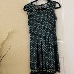 Max Studio Sleeveless Dress Size Small with flattering Pleated skirt. Blackburn
